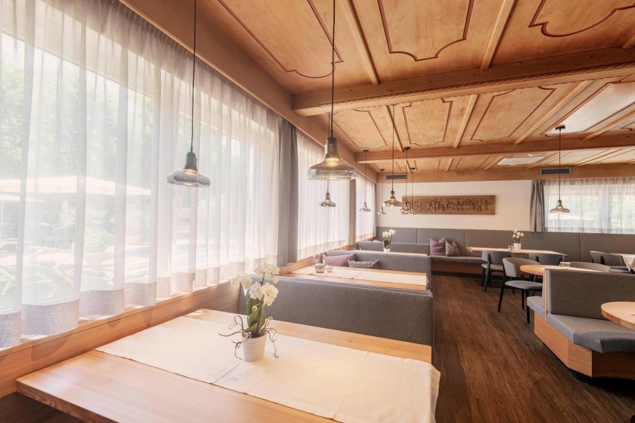 Wanderhotel Teiserhof Funes  Bagian luar foto