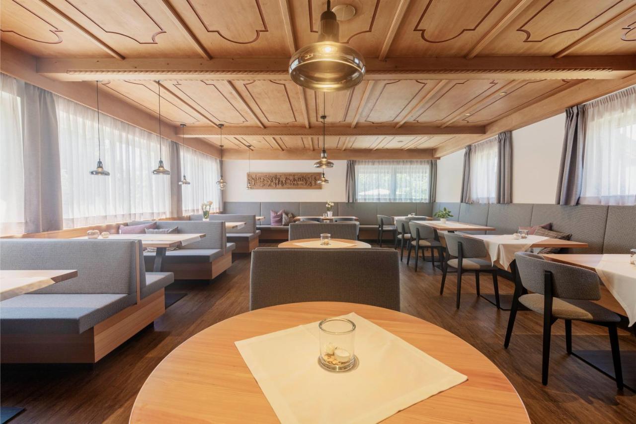 Wanderhotel Teiserhof Funes  Bagian luar foto
