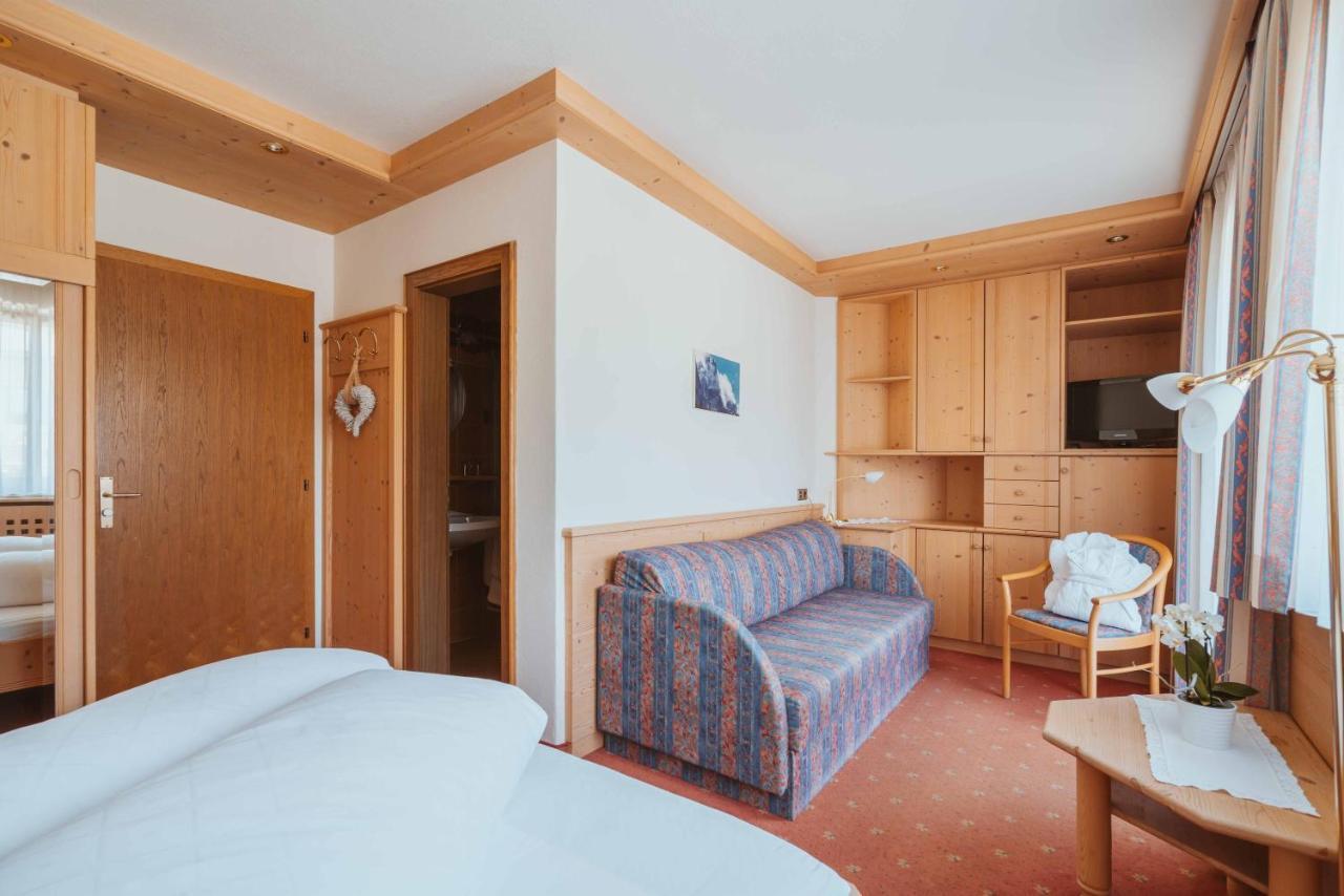 Wanderhotel Teiserhof Funes  Bagian luar foto