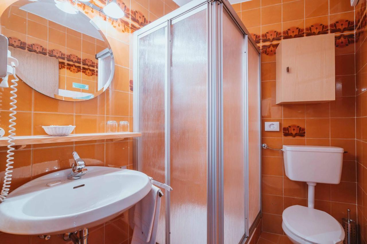 Wanderhotel Teiserhof Funes  Bagian luar foto