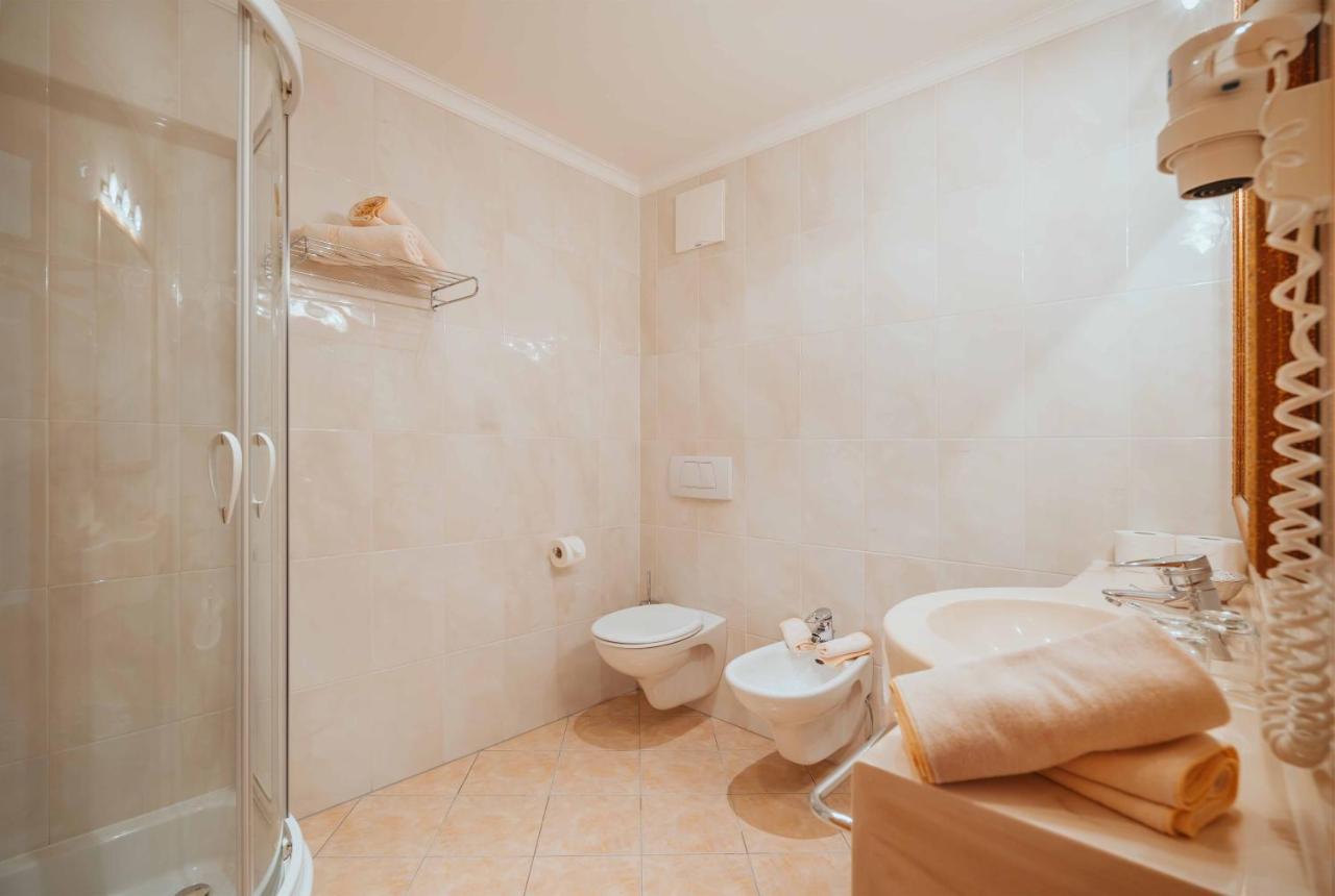 Wanderhotel Teiserhof Funes  Bagian luar foto