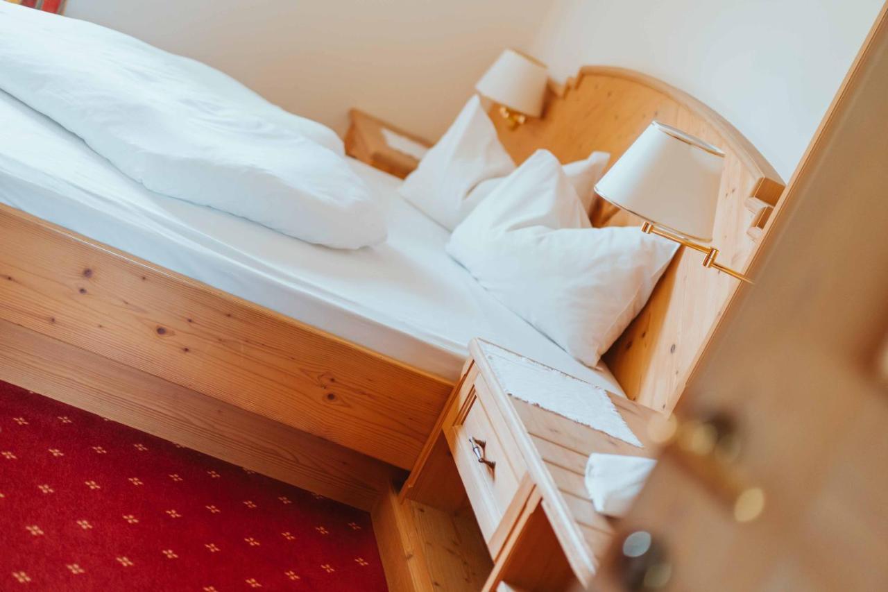 Wanderhotel Teiserhof Funes  Bagian luar foto