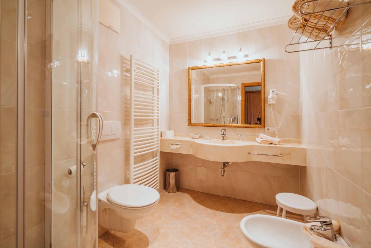 Wanderhotel Teiserhof Funes  Bagian luar foto