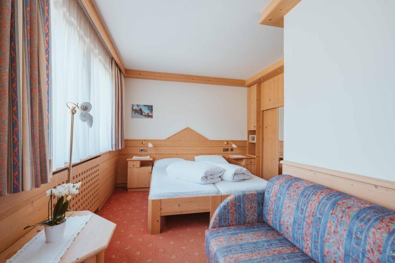Wanderhotel Teiserhof Funes  Bagian luar foto