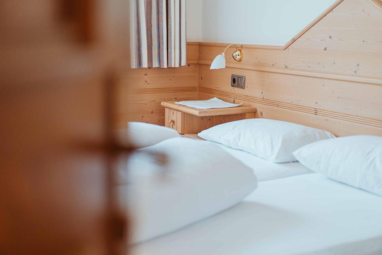 Wanderhotel Teiserhof Funes  Bagian luar foto