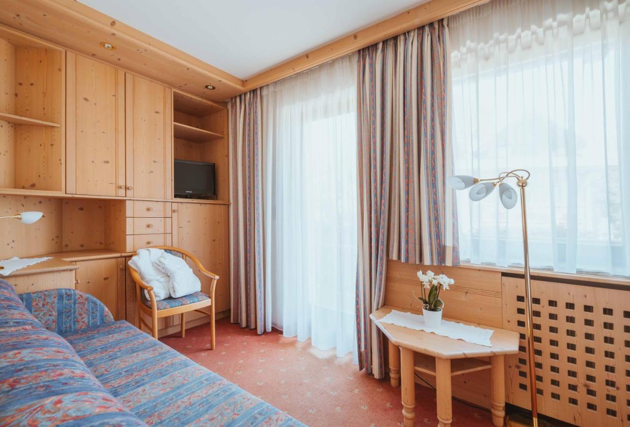 Wanderhotel Teiserhof Funes  Bagian luar foto