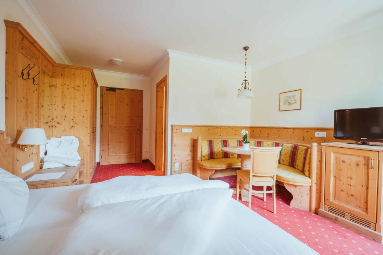 Wanderhotel Teiserhof Funes  Bagian luar foto
