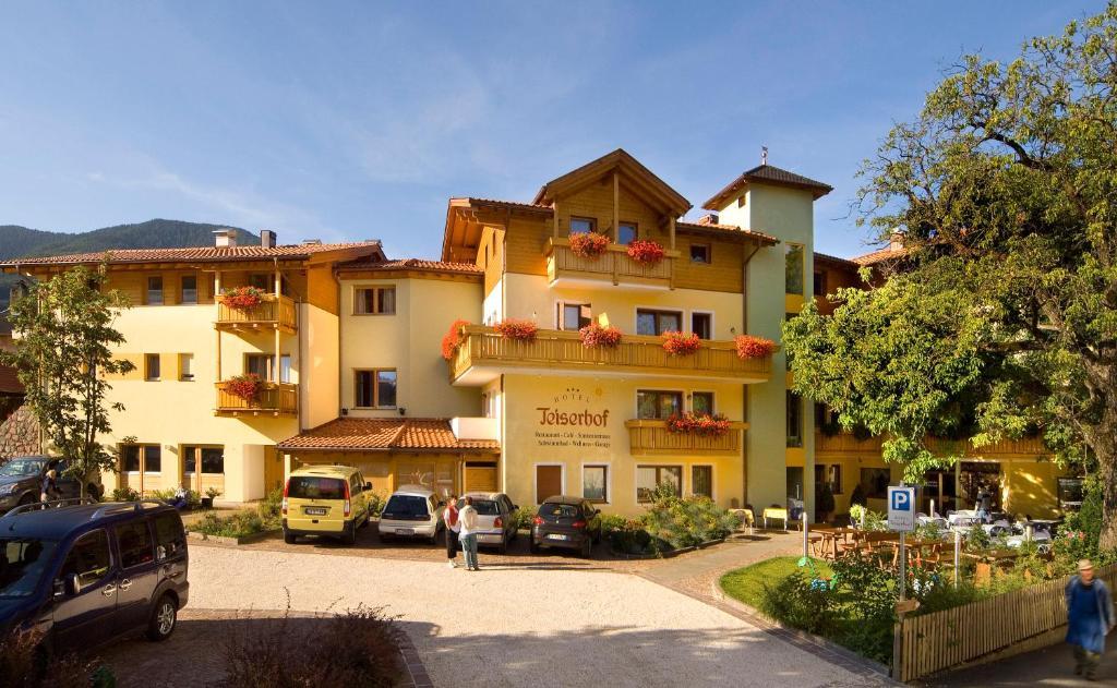 Wanderhotel Teiserhof Funes  Bagian luar foto