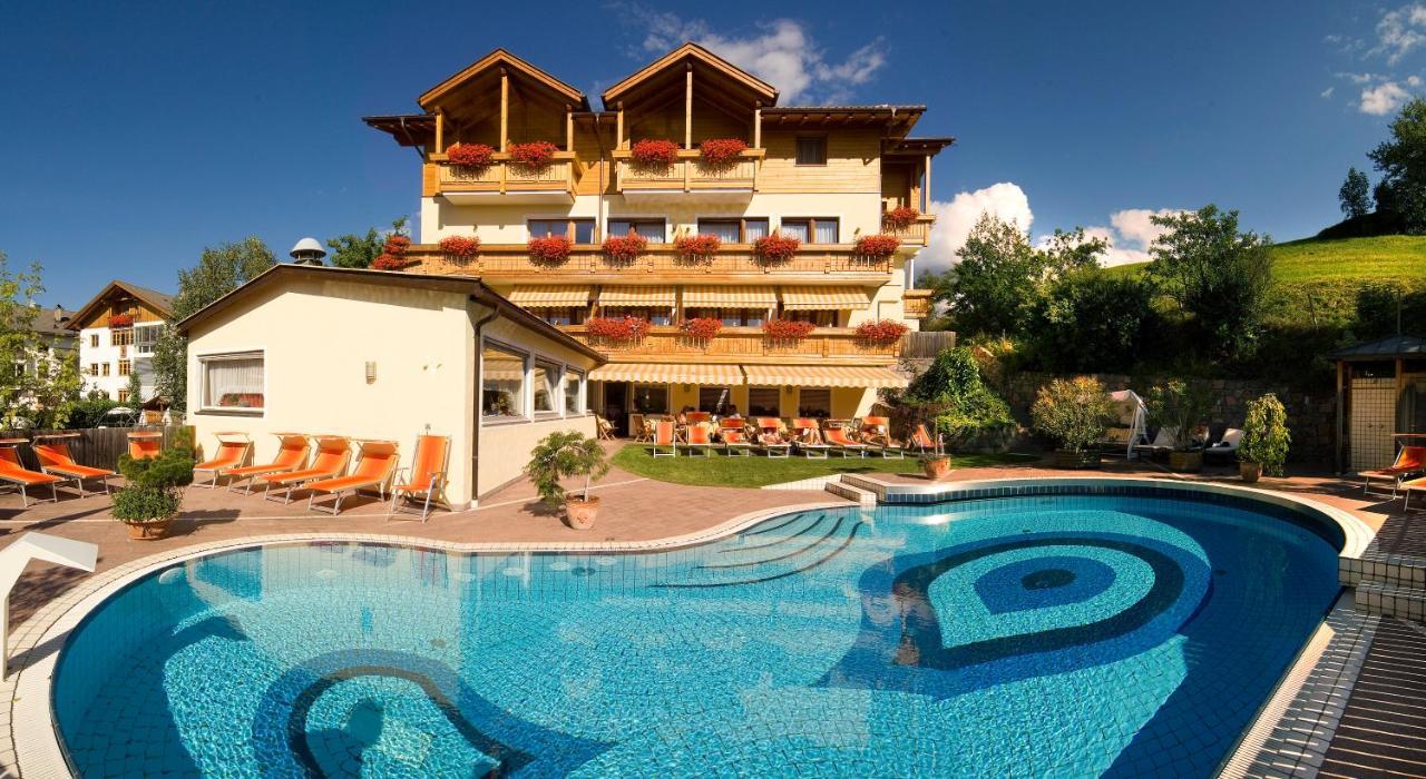 Wanderhotel Teiserhof Funes  Bagian luar foto