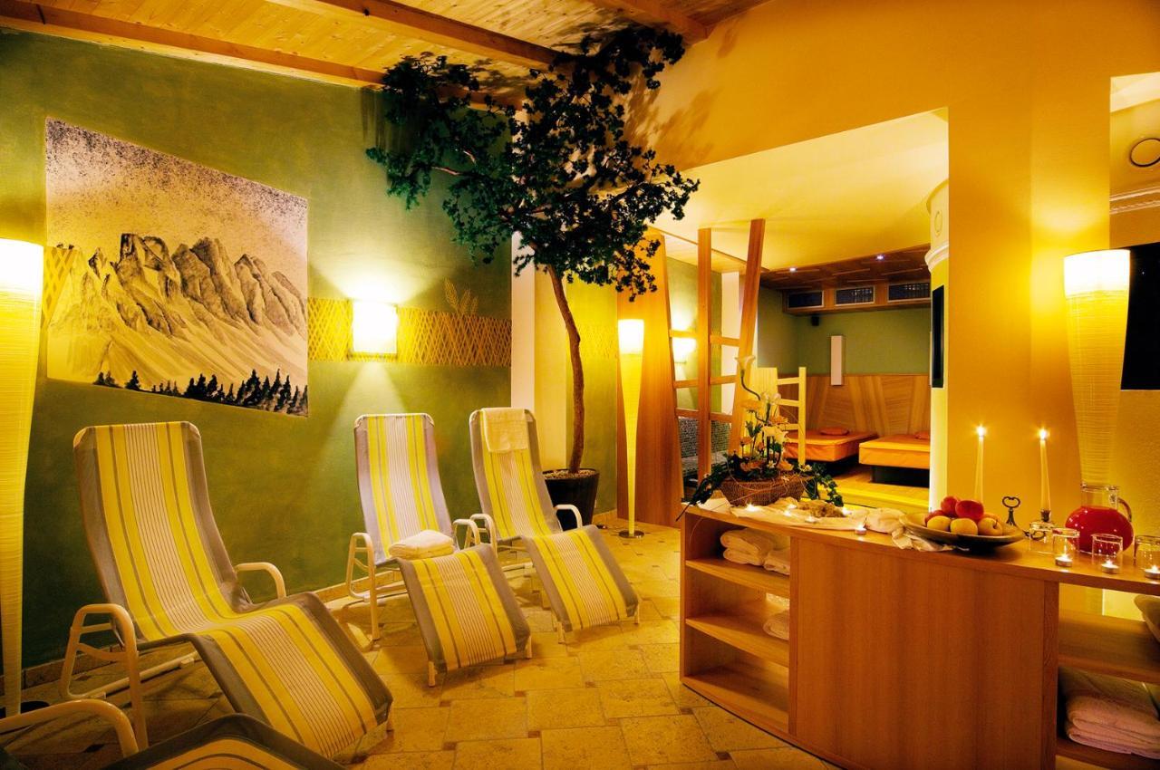 Wanderhotel Teiserhof Funes  Bagian luar foto